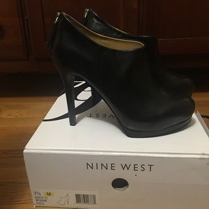 Nine West Black Leather Shoe Booties